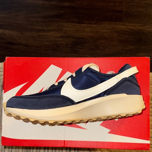 Nike Navy and White waffle Sneakers (8M 9.5W) SHIPS SECOND WEEK OF JAN - Picture 7 of 7